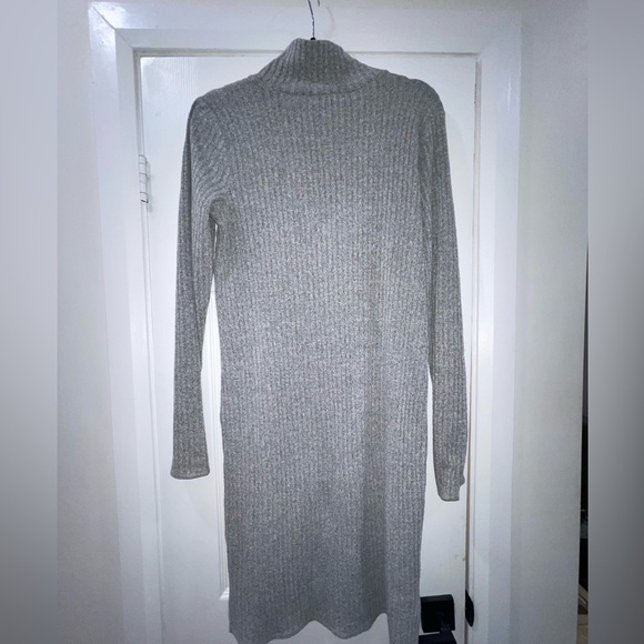 Mock Neck Long Sleeve Sweater Dress Aritzia - Picture 2 of 3